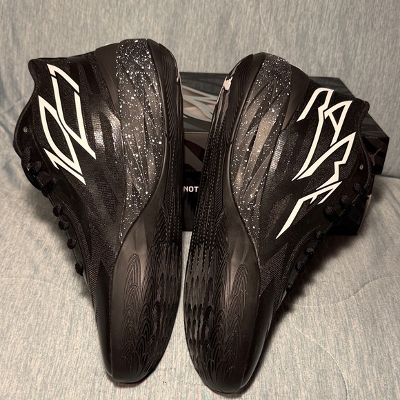 Men’s Puma MB.02 "Oreo" LaMelo Ball basketball sneakers in black and white. 10.5 - Picture 11 of 16